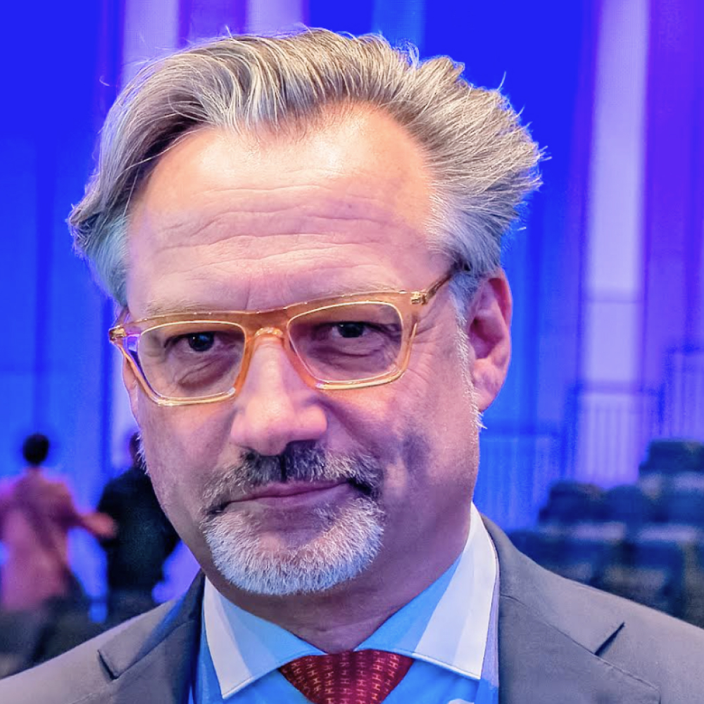 Headshot of Bart Leroy.